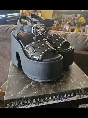 Demonia Black Vegan Leather Cam17- Sandels